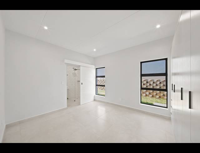 3 BEDROOM APARTMENT FOR SALE IN BRYANSTON